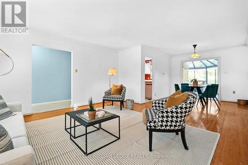 38 Osler Drive, Hamilton, ON - Indoor Photo Showing Living Room