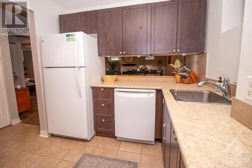 244 Charlotte Street Unit#1, Ottawa, ON - Indoor Photo Showing Kitchen