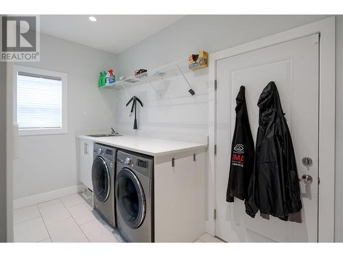 2539 Loseth Road, Kelowna, BC - Indoor Photo Showing Laundry Room