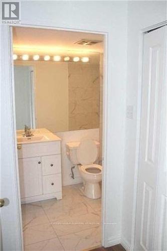 909 - 1121 Steeles Avenue W, Toronto, ON - Indoor Photo Showing Bathroom