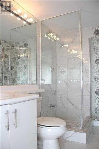 909 - 1121 Steeles Avenue W, Toronto, ON - Indoor Photo Showing Bathroom