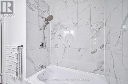 428 Henderson Road, Burlington, ON - Indoor Photo Showing Bathroom