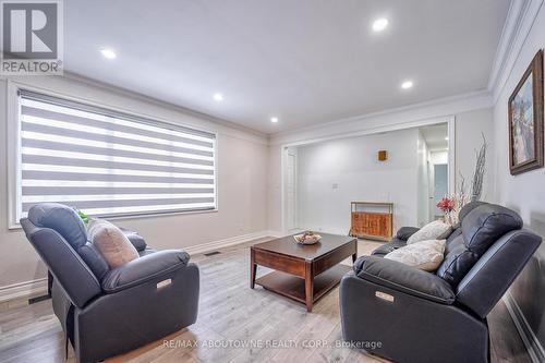 428 Henderson Road, Burlington, ON - Indoor Photo Showing Living Room