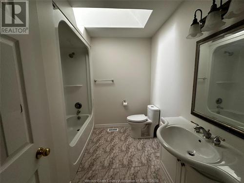 1264 Imperial Crescent, Windsor, ON - Indoor Photo Showing Bathroom