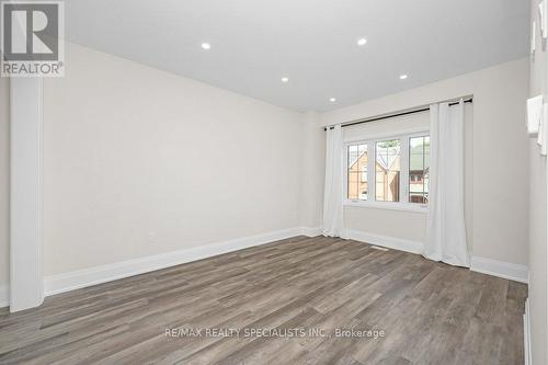 137 Peter Street, Hamilton, ON - Indoor Photo Showing Other Room