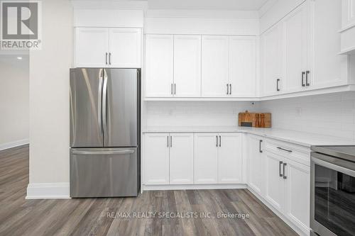 137 Peter Street, Hamilton, ON - Indoor Photo Showing Kitchen