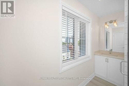 137 Peter Street, Hamilton, ON - Indoor Photo Showing Bathroom