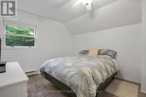 35 Todholm Drive, Muskoka Lakes, ON - Indoor Photo Showing Bedroom