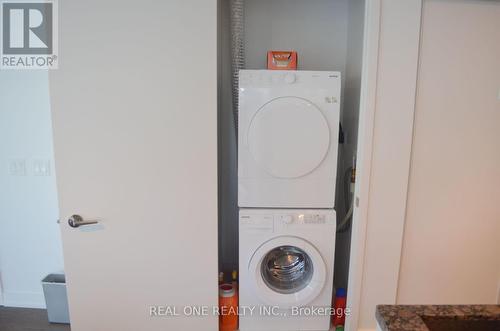 1004 - 15 Queens Quay E, Toronto, ON - Indoor Photo Showing Laundry Room