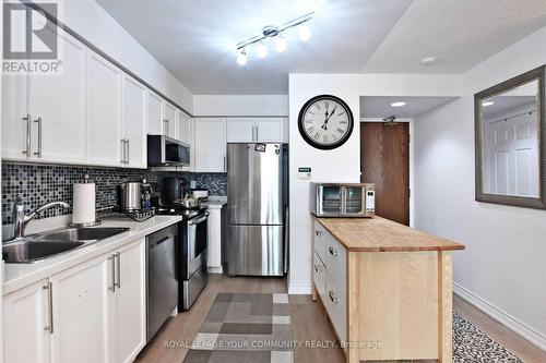 1206 - 23 Oneida Crescent, Richmond Hill, ON - Indoor Photo Showing Kitchen With Double Sink With Upgraded Kitchen