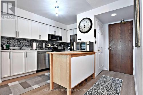 1206 - 23 Oneida Crescent, Richmond Hill, ON - Indoor Photo Showing Kitchen