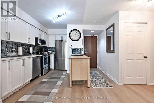 1206 - 23 Oneida Crescent, Richmond Hill, ON - Indoor Photo Showing Kitchen