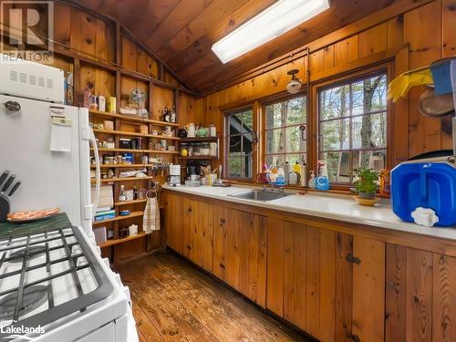 53 Birdwood Drive, Mcdougall, ON - Indoor Photo Showing Other Room