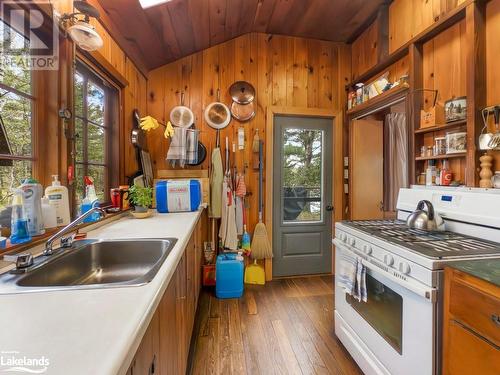 53 Birdwood Drive, Mcdougall, ON - Indoor Photo Showing Kitchen