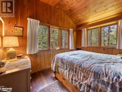 53 Birdwood Drive, Mcdougall, ON - Indoor Photo Showing Bedroom