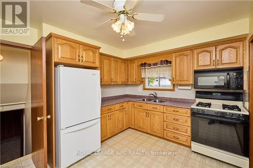 73 Pinehurst Drive, Welland, ON - Indoor Photo Showing Kitchen With Double Sink