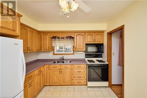 73 Pinehurst Drive, Welland, ON - Indoor Photo Showing Kitchen With Double Sink