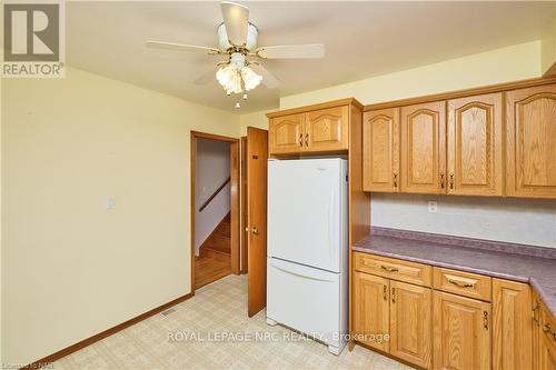 73 Pinehurst Drive, Welland, ON - Indoor Photo Showing Kitchen