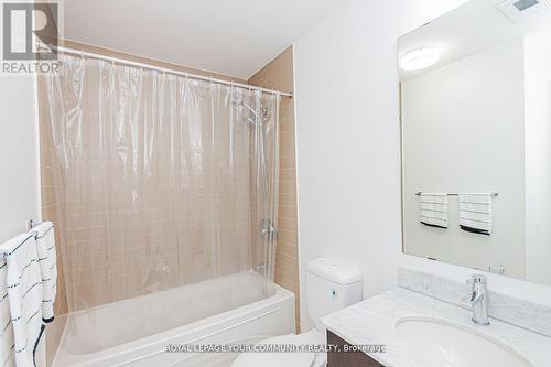 302 - 23 Sheppard Avenue E, Toronto, ON - Indoor Photo Showing Bathroom