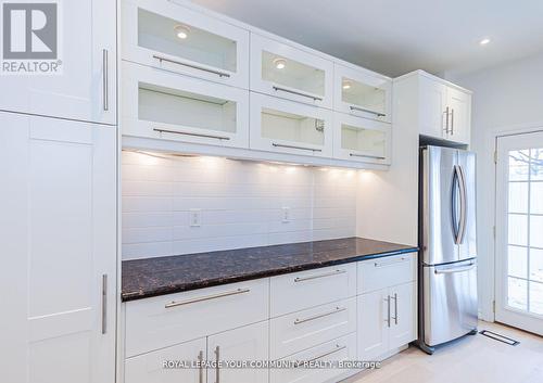 30 Belmont Street, Toronto, ON - Indoor Photo Showing Kitchen