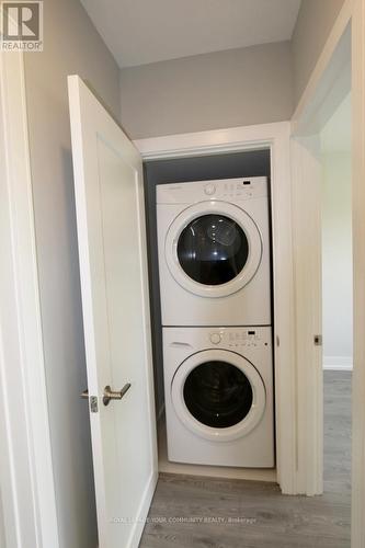 17 Robson Place, Toronto, ON - Indoor Photo Showing Laundry Room