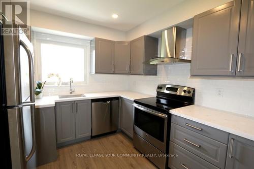 17 Robson Place, Toronto, ON - Indoor Photo Showing Kitchen