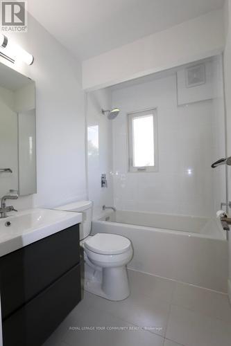 17 Robson Place, Toronto, ON - Indoor Photo Showing Bathroom