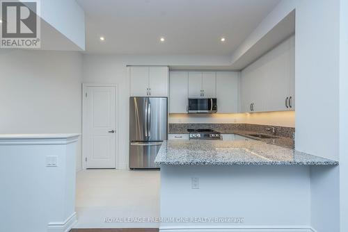 149 - 55 Lunar Crescent, Mississauga, ON - Indoor Photo Showing Kitchen With Upgraded Kitchen