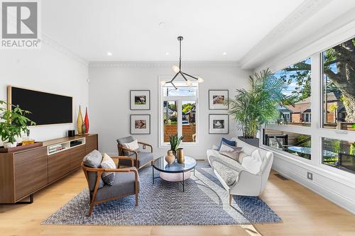 2 Dunkirk Road, Toronto, ON - Indoor Photo Showing Living Room