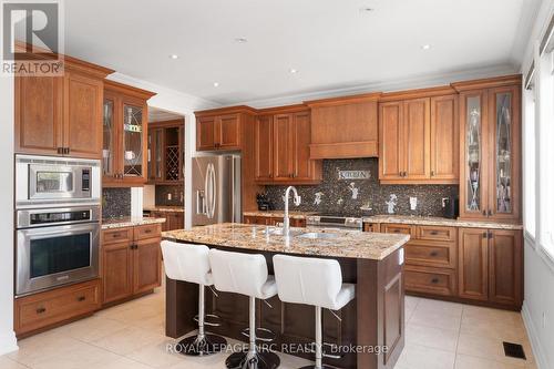 8829 Joseph Court, Niagara Falls, ON - Indoor Photo Showing Kitchen With Upgraded Kitchen