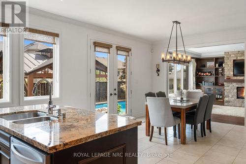 8829 Joseph Court, Niagara Falls, ON - Indoor Photo Showing Dining Room