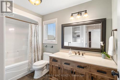 8829 Joseph Court, Niagara Falls, ON - Indoor Photo Showing Bathroom