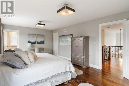 8829 Joseph Court, Niagara Falls, ON - Indoor Photo Showing Bedroom