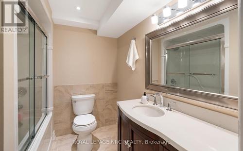 8829 Joseph Court, Niagara Falls, ON - Indoor Photo Showing Bathroom