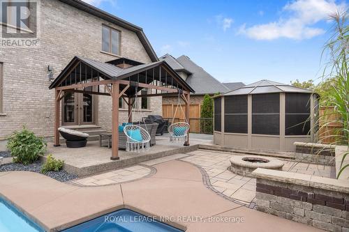 8829 Joseph Court, Niagara Falls, ON - Outdoor With In Ground Pool