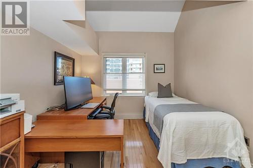 400 Mcleod Street Unit#302, Ottawa, ON - Indoor Photo Showing Bedroom