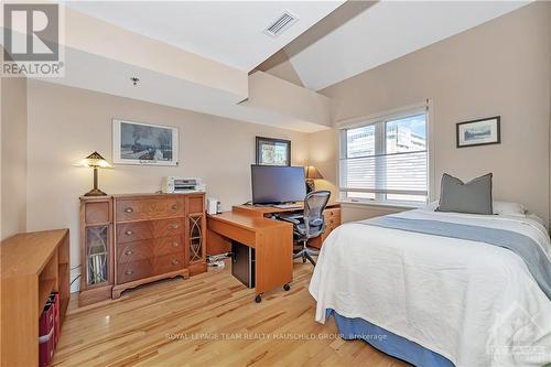 302 - 400 Mcleod Street, Ottawa, ON - Indoor Photo Showing Bedroom