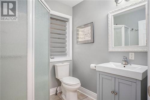 145 Glenn DR. Perth Main Floor Bath - 145 Glenn Drive, Perth, ON - Indoor Photo Showing Bathroom