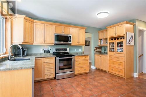 145 Glenn DR. Perth - 145 Glenn Drive, Perth, ON - Indoor Photo Showing Kitchen