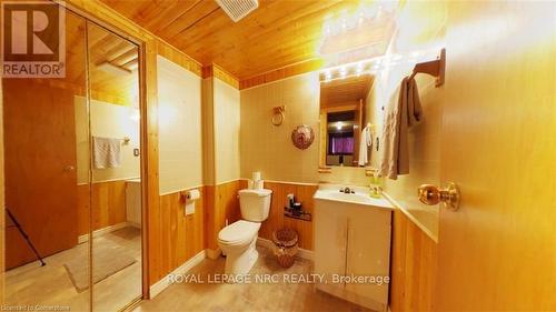 6 Deer Avenue, Manitouwadge, ON - Indoor Photo Showing Bathroom