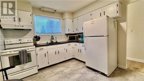 6 Deer Avenue, Manitouwadge, ON - Indoor Photo Showing Kitchen