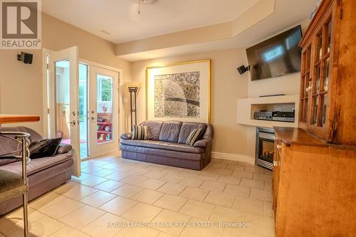 101 Mcgregor Drive, Kawartha Lakes (Bobcaygeon), ON - Indoor Photo Showing Living Room