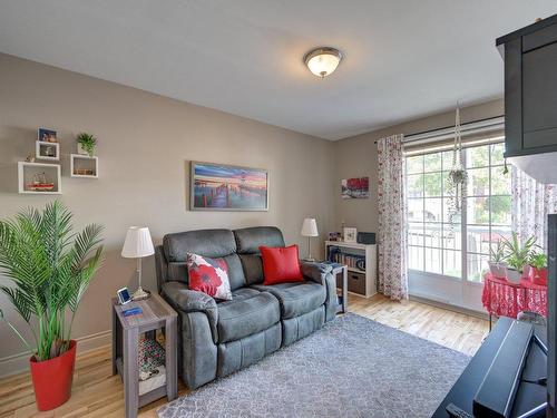 Salon - 4010  - 4020 Rue Taillon, Montréal (Mercier/Hochelaga-Maisonneuve), QC - Indoor Photo Showing Living Room