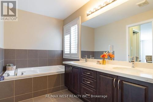 43 Via Borghese Street, Vaughan, ON - Indoor Photo Showing Bathroom