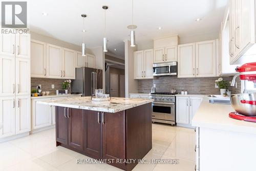 43 Via Borghese Street, Vaughan, ON - Indoor Photo Showing Kitchen With Upgraded Kitchen