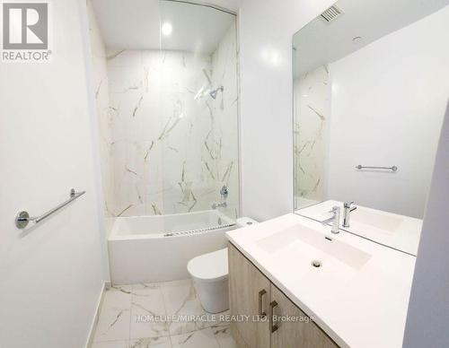 215 - 60 Honeycrisp Crescent, Vaughan, ON - Indoor Photo Showing Bathroom