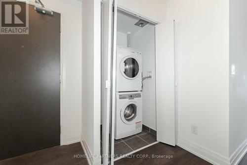 2212 - 3600 Highway 7, Vaughan, ON - Indoor Photo Showing Laundry Room