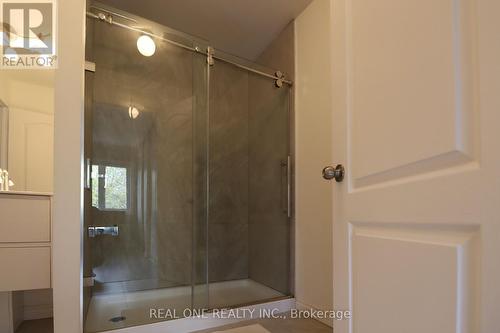 100 - 833 Scollard Court, Mississauga, ON - Indoor Photo Showing Bathroom