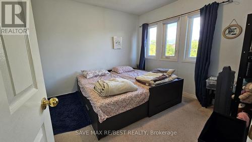 8 Treepark Street, Brampton, ON - Indoor Photo Showing Bedroom