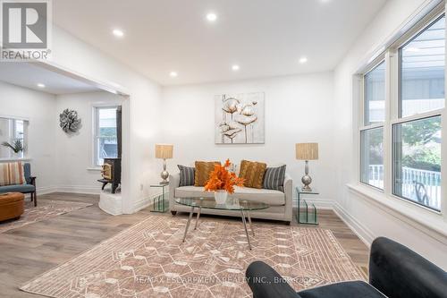 69 Highway 8, Hamilton, ON - Indoor Photo Showing Living Room